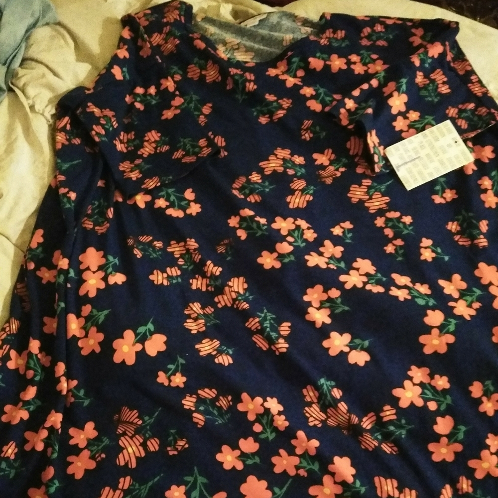 Cute lularoe large Irma shirt